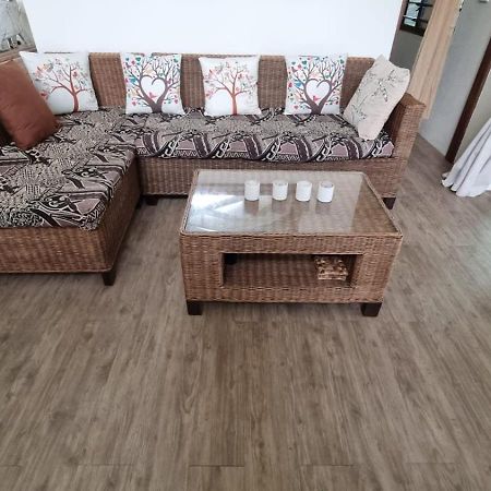 Whispering Palms - Absolute Beachfront Villas Порт-Вила Экстерьер фото