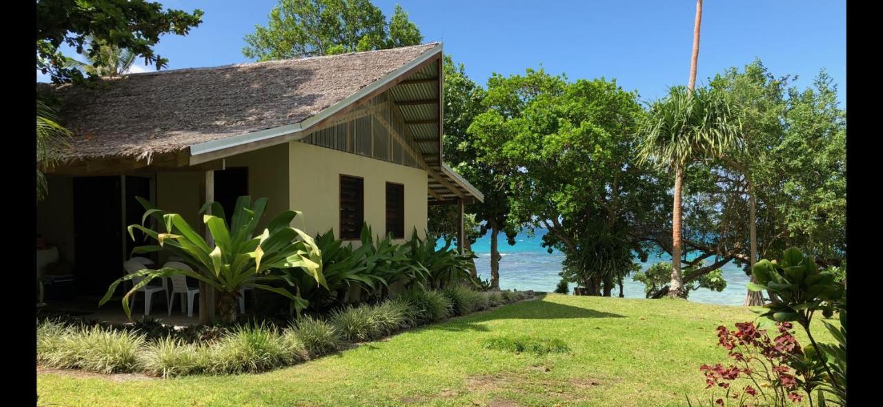 Whispering Palms - Absolute Beachfront Villas Порт-Вила Экстерьер фото