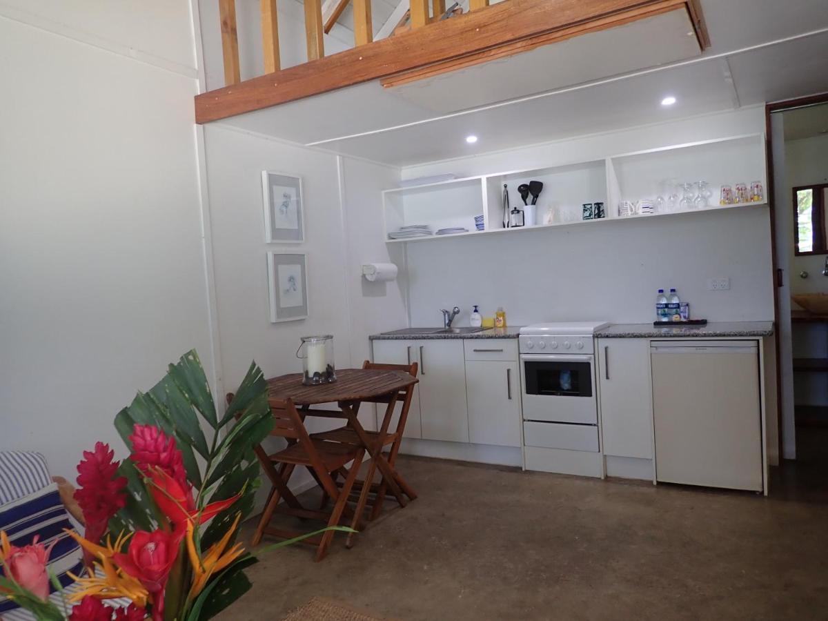 Whispering Palms - Absolute Beachfront Villas Порт-Вила Экстерьер фото