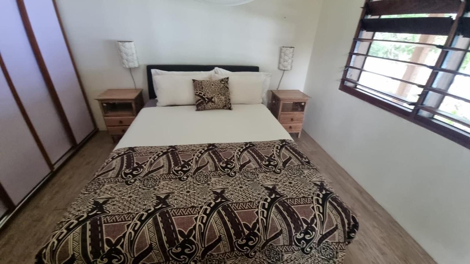 Whispering Palms - Absolute Beachfront Villas Порт-Вила Экстерьер фото