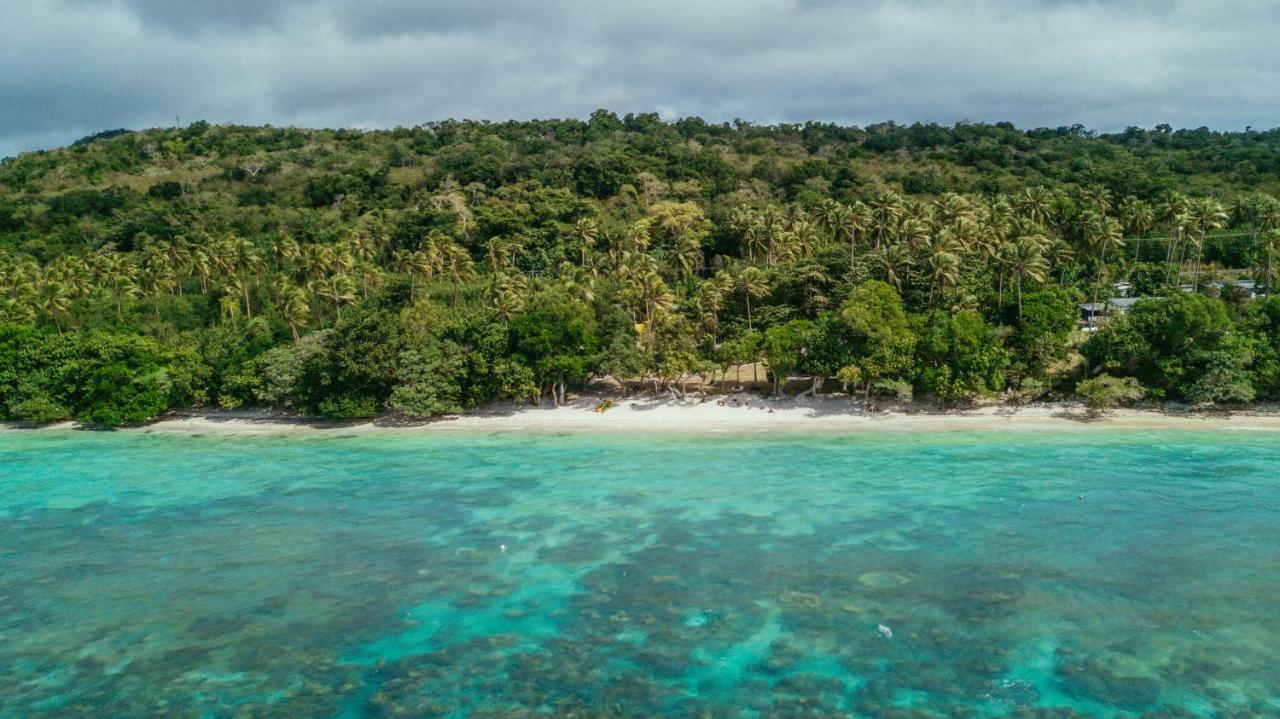 Whispering Palms - Absolute Beachfront Villas Порт-Вила Экстерьер фото